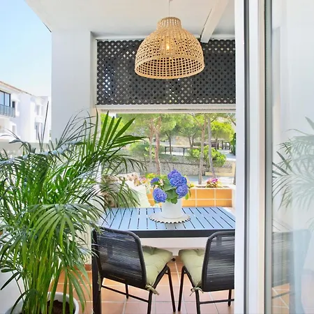 Daire Beachfront Luxury Complex With Tropical Gardens & Pools *