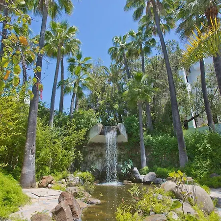 Daire Beachfront Luxury Complex With Tropical Gardens & Pools *