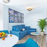 Beachfront Luxury Complex With Tropical Gardens & Pools شقة