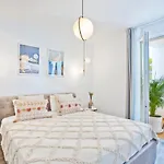 Beachfront Luxury Complex With Tropical Gardens & Pools ماربيا