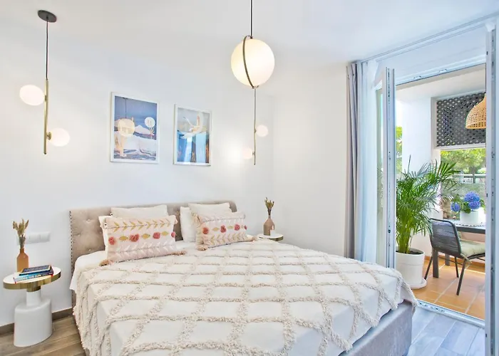 Beachfront Luxury Complex With Tropical Gardens & Pools Marbella