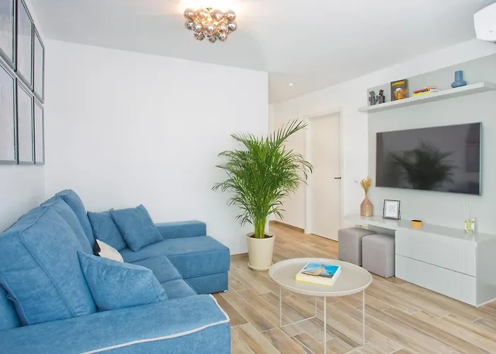 Beachfront Luxury Complex With Tropical Gardens & Pools דירה *