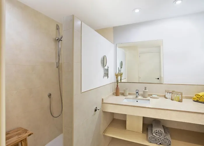 Beachfront Luxury Complex With Tropical Gardens & Pools דירה מארבלה