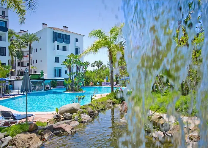 Beachfront Luxury Complex With Tropical Gardens & Pools *