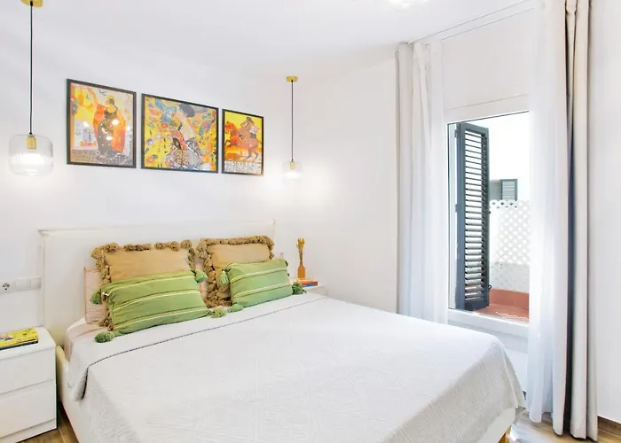 Beachfront Luxury Complex With Tropical Gardens & Pools *