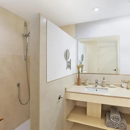 Beachfront Luxury Complex With Tropical Gardens & Pools アパート マルベーリャ